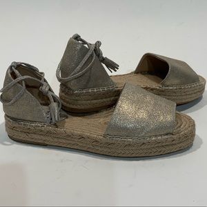 Gold toned Splended Espadrille Platform Flats 10M